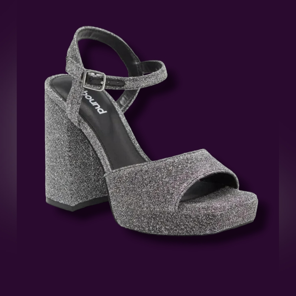 Abound “Lucia” block heel platform sandals in silver glitter. Size 7M. NWOT